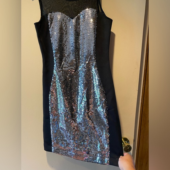 Party dress - Picture 2 of 4